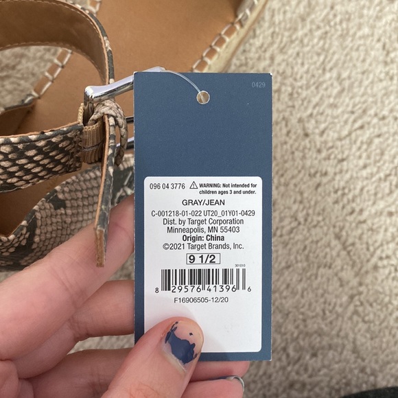 Universal Thread Wedge Sandals - Picture 5 of 5